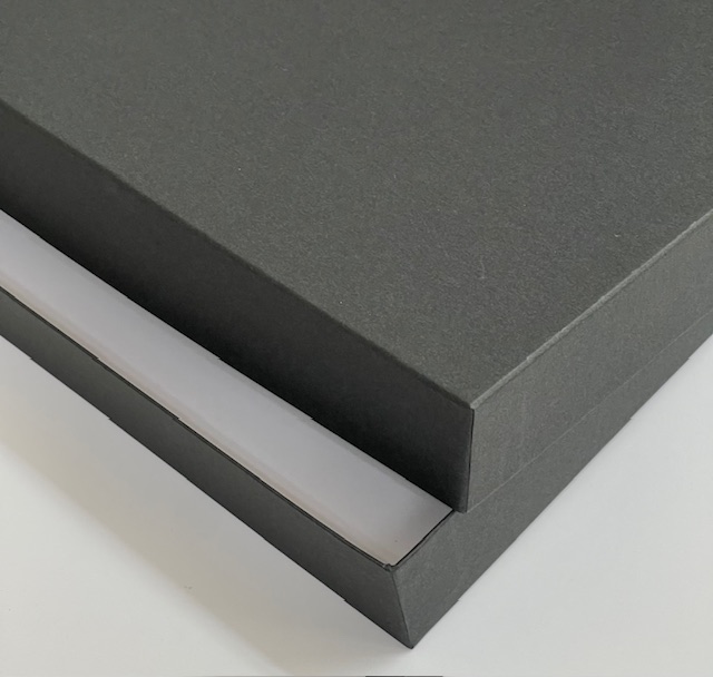 貼り箱　色上質紙 中厚口（黒）、裏白チップ650g