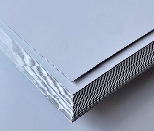台紙とは？厚紙や板紙との違い、具体的な用途 - 紙の問屋 卸の安さと品揃えの業務ペーパー｜【全国送料無料】
